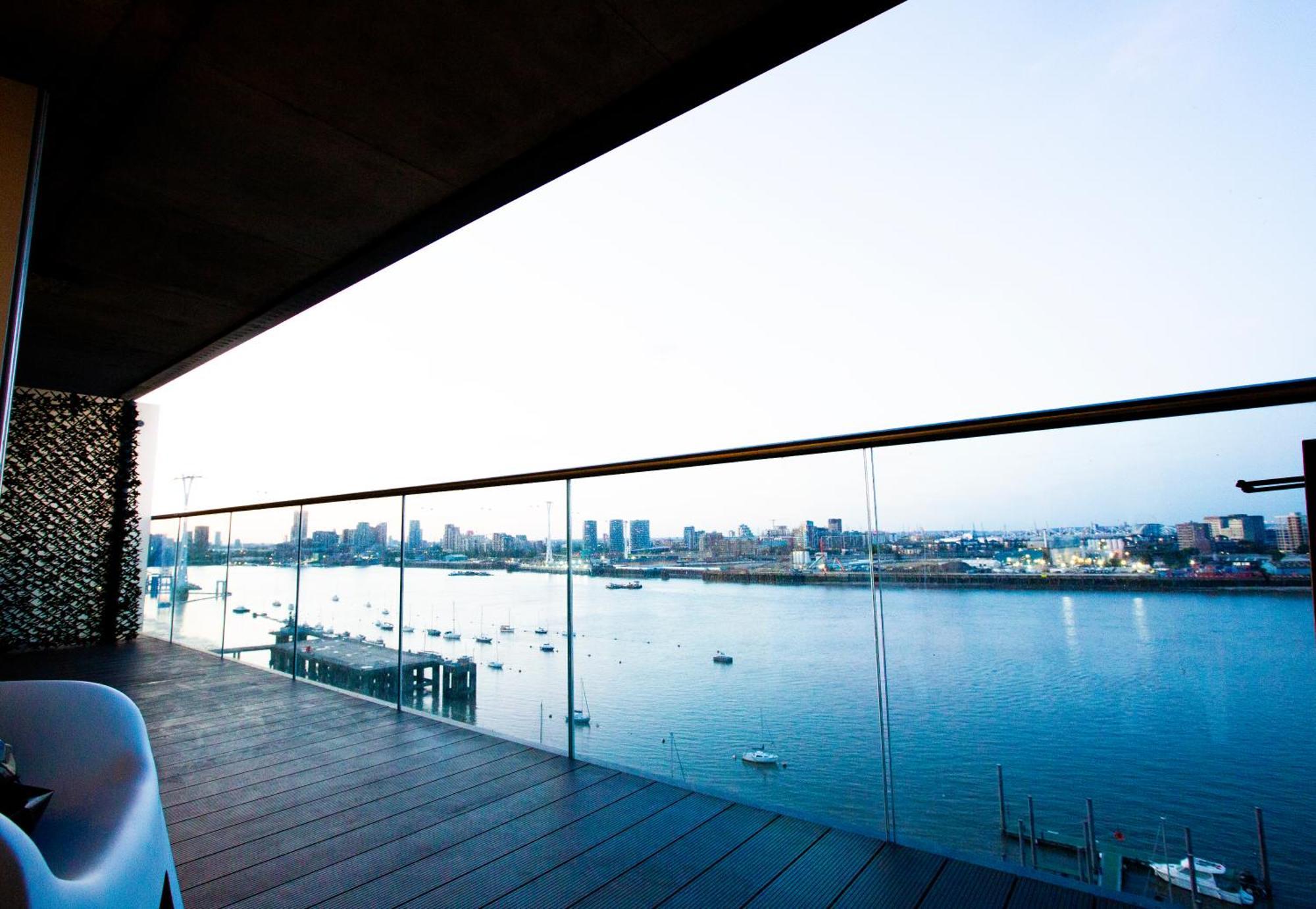 Waterfront- London Greenwich O2 Arena 2 Bed Flat מראה חיצוני תמונה