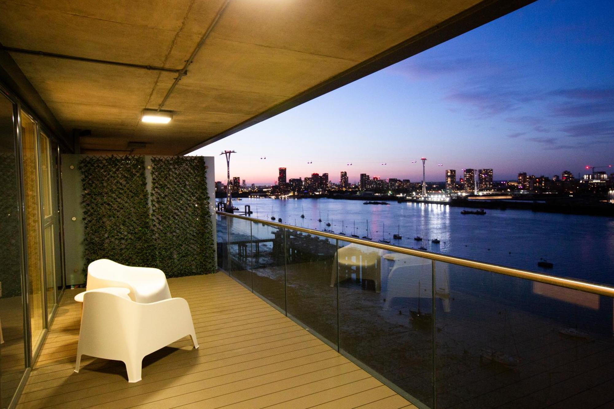 Waterfront- London Greenwich O2 Arena 2 Bed Flat מראה חיצוני תמונה